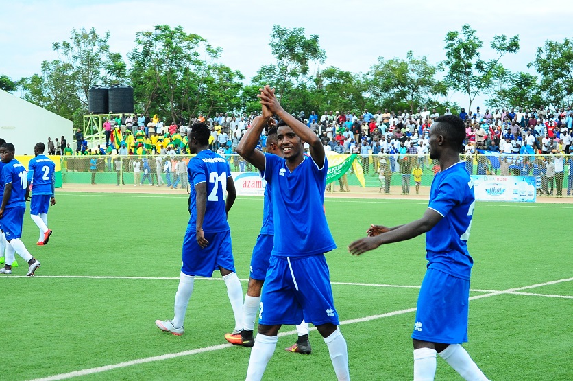 Abakinnyi ba Rayon Sports bashimira abafana nyuma y'umukino