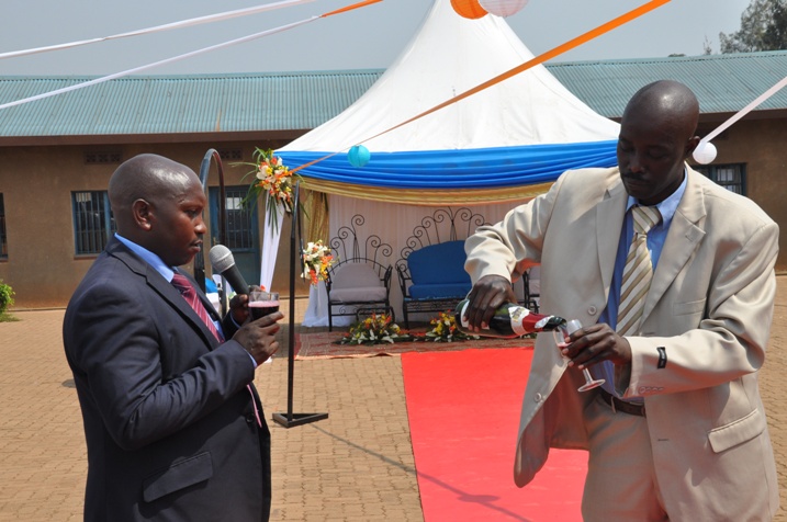 Abasaza sinakubwira barasabana