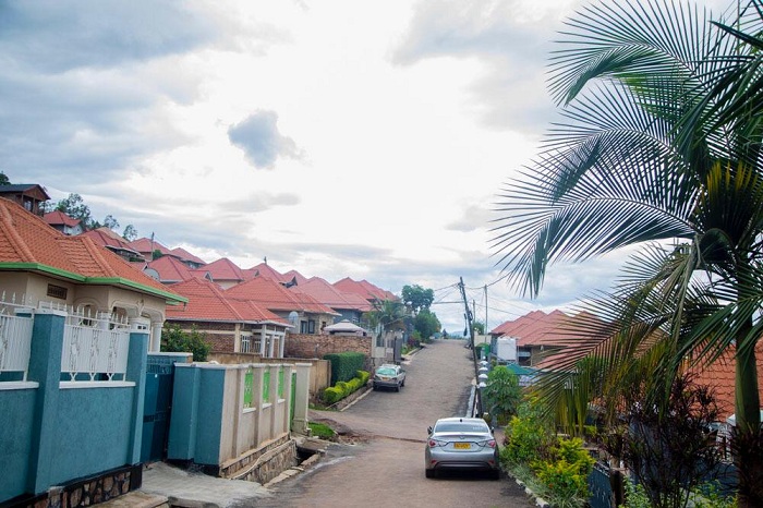 Abatuye uyu mudugudu basabwe kwimuka kuko utujuje ubuziranenge