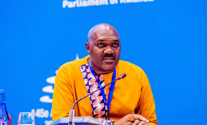 Dushimimana Lambert wayoboraga Intara y'Iburengerazuba, yakuwe kuri izo nshingano yari amazeho umwaka umwe