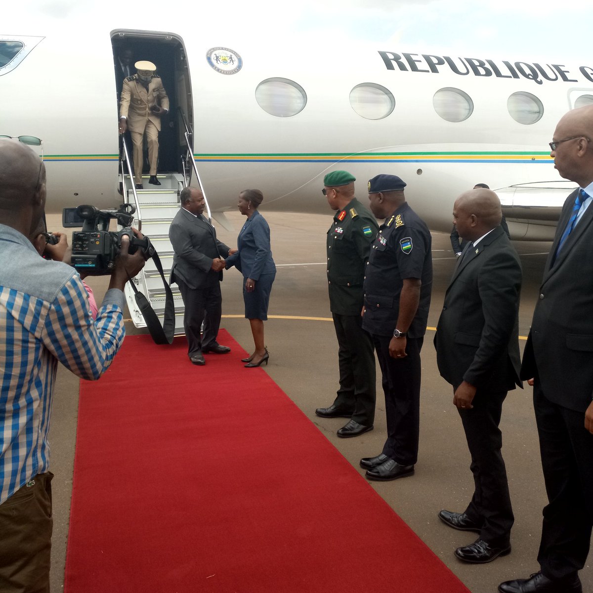 Perezida Bongo yakiriwe na Minisitiri Mushikiwabo