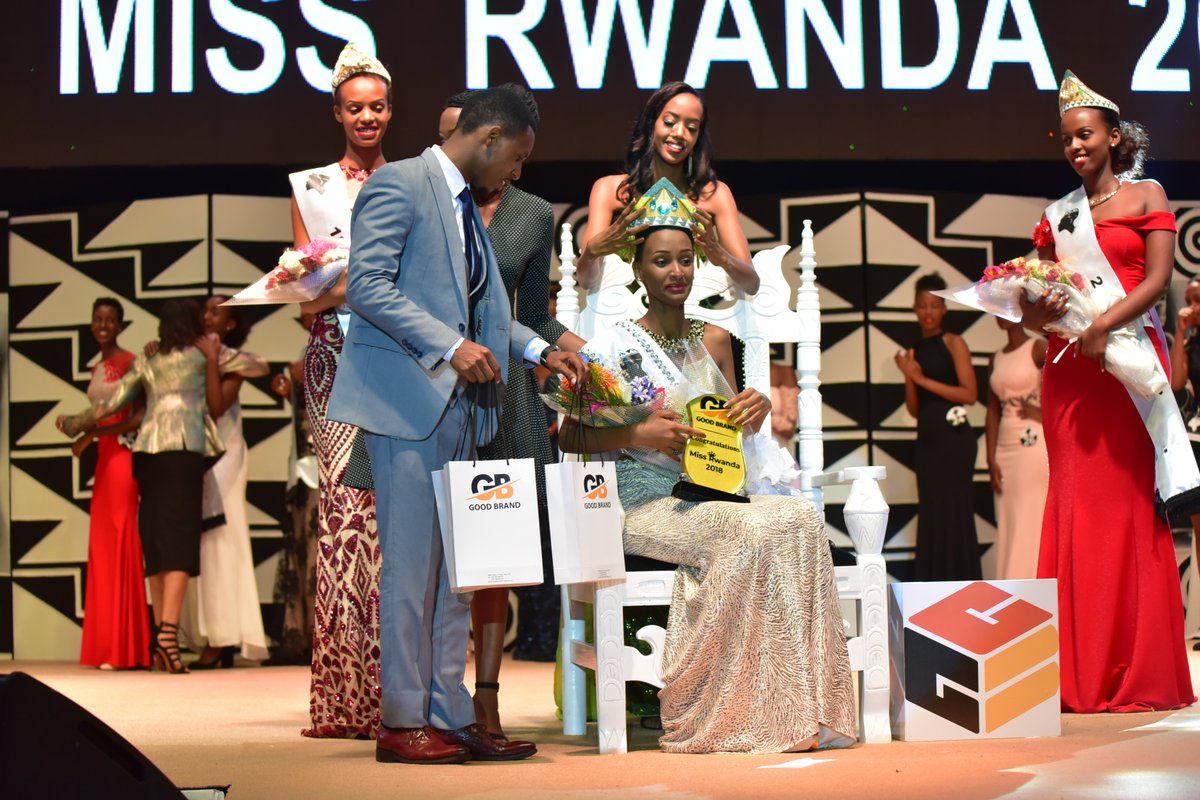 Miss Iradukunda Liliane yambikwa ikamba