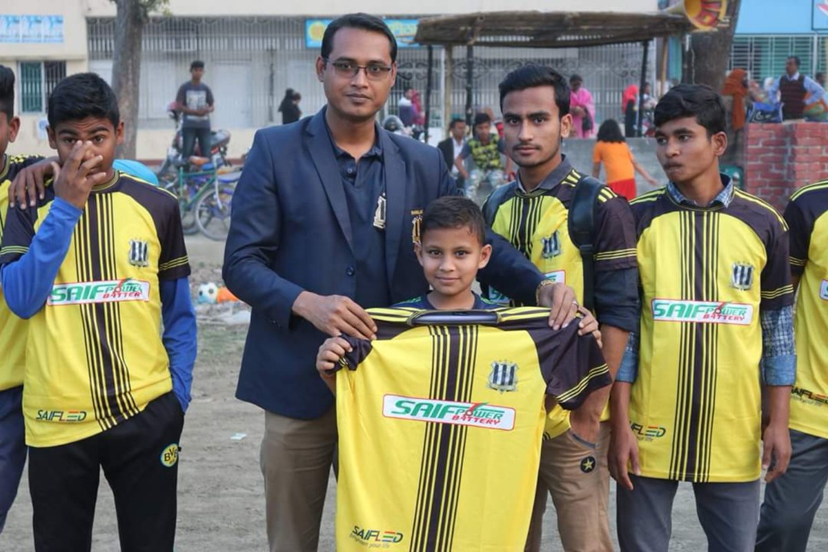 Abafana bagiye batsindira imyambaro y'ikipe