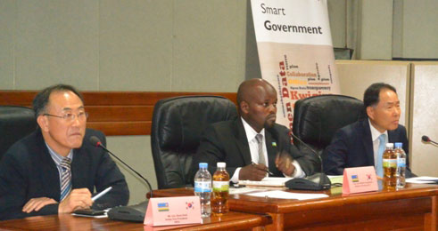 Minisitiri Nsengimana yari mu nama yamuhuje na delegation y