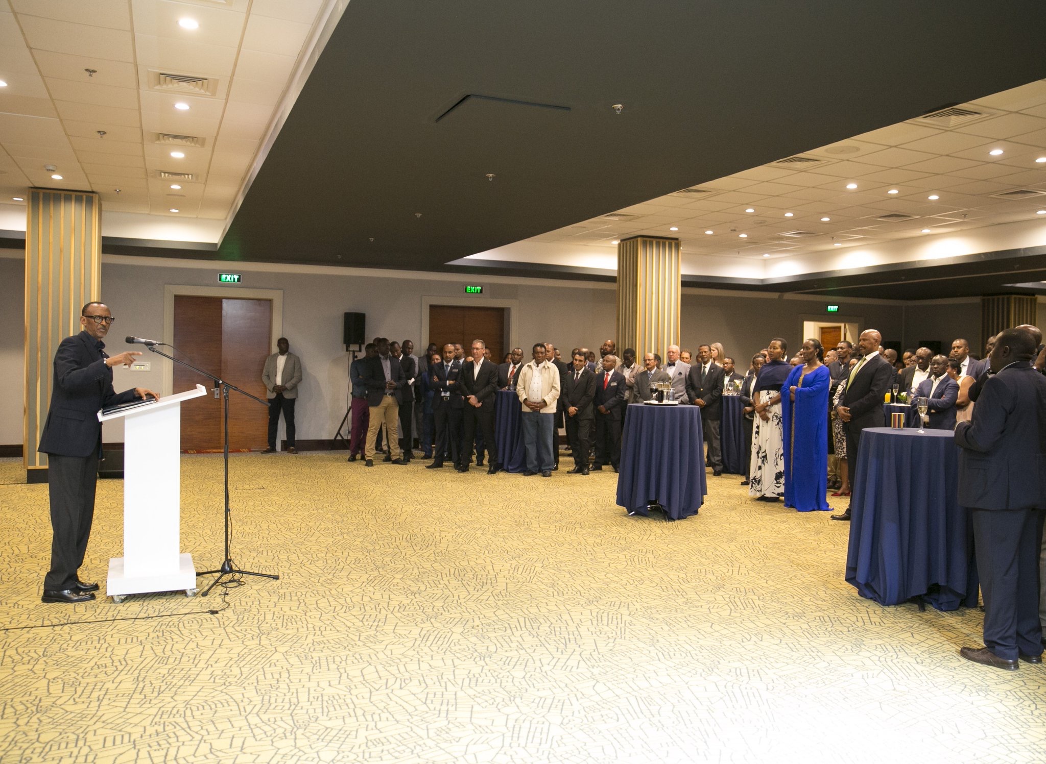 Perezida Kagame yashimye uburyo Abanyarwanda bashora imari iwabo