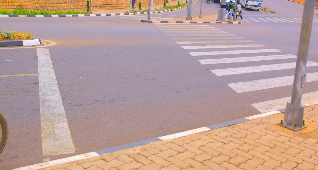 Ahambukira abanyamaguru nta kinyabiziga kigomba kuba kihahagaze