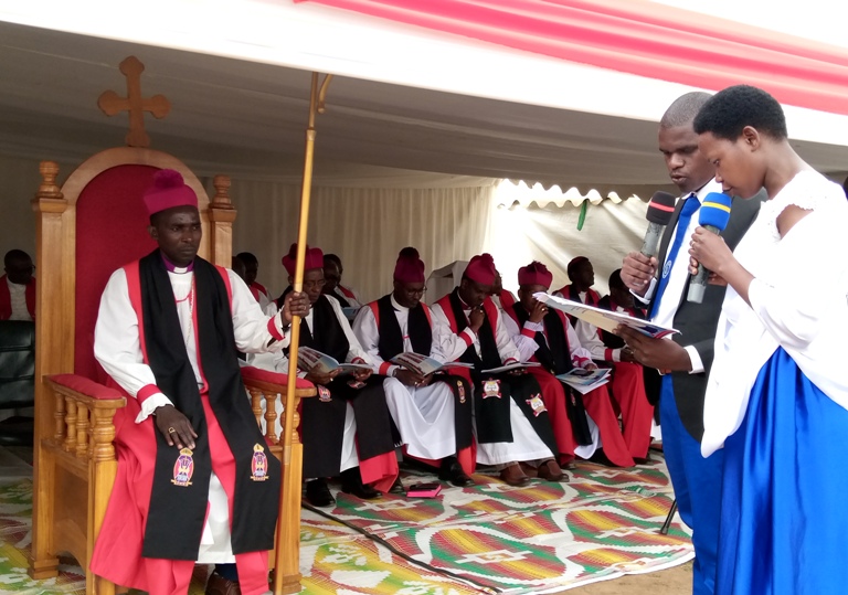 Abakirisito bahagarariye abandi bakiriye Musenyeri Habimfura banamusezeranya kuzamwumvira