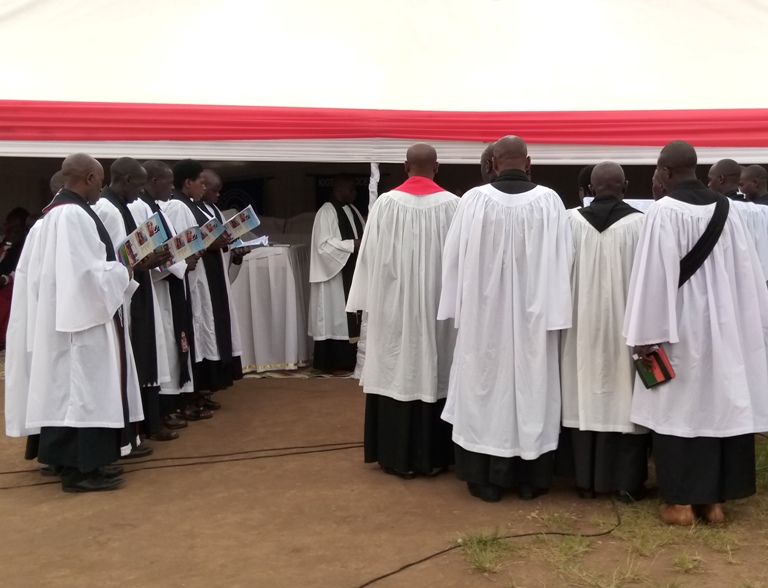 Abapasitoro bo muri Diyoseze ya Gikongoro basezeranyije Musenyeri Habimfura kuzamwubaha