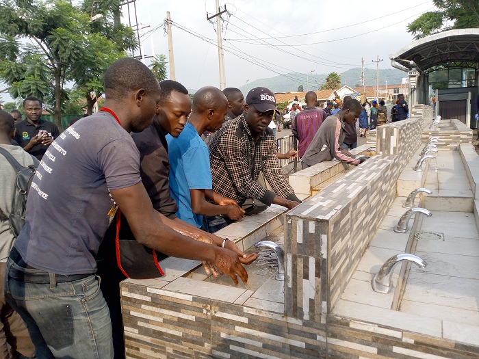 Ni ngombwa gukomeza gukaraba intoki mu kwirinda Ebola
