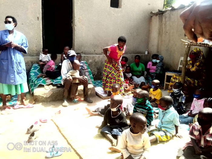Urugo mbonezamikurire rw'ababyeyi mu rugo rw'umujyanama w'ubuzima i Karama