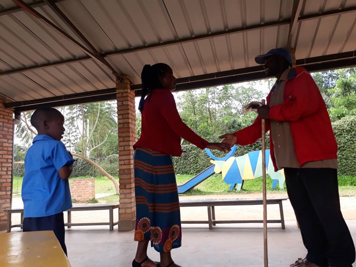 NtibibukaTito aje gufata umwana we wiga muri ECD Nyarugunga, avuga ko umugore we ari we utunze umuryango