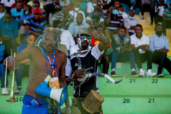 Rwarutabura na mugenzi we ufana APR bategereje ikiri buve mu mukino