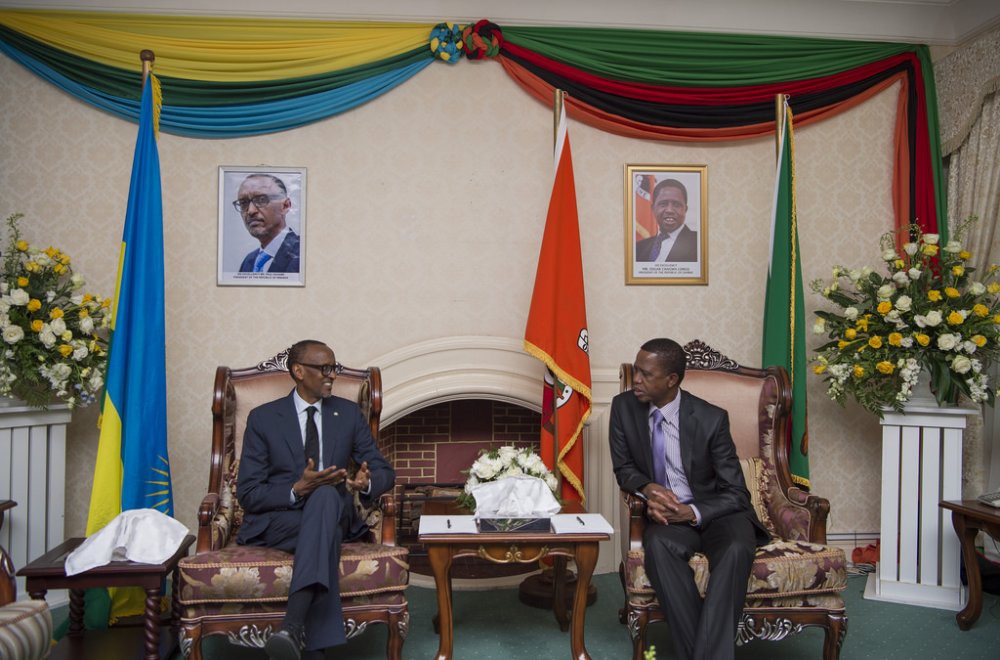 Perezida Kagame na Edgar Lungu wa Zambia mu biganiro 