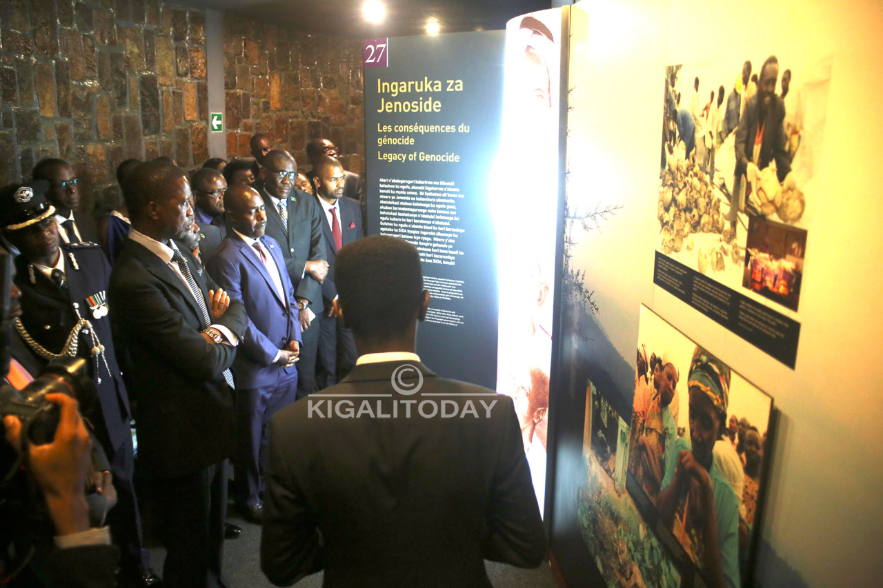 Yatemberejwe mu bice bigize urwibutso rwa Jenoside rwa Kigali yirebera amateka yaranze Jenoside 