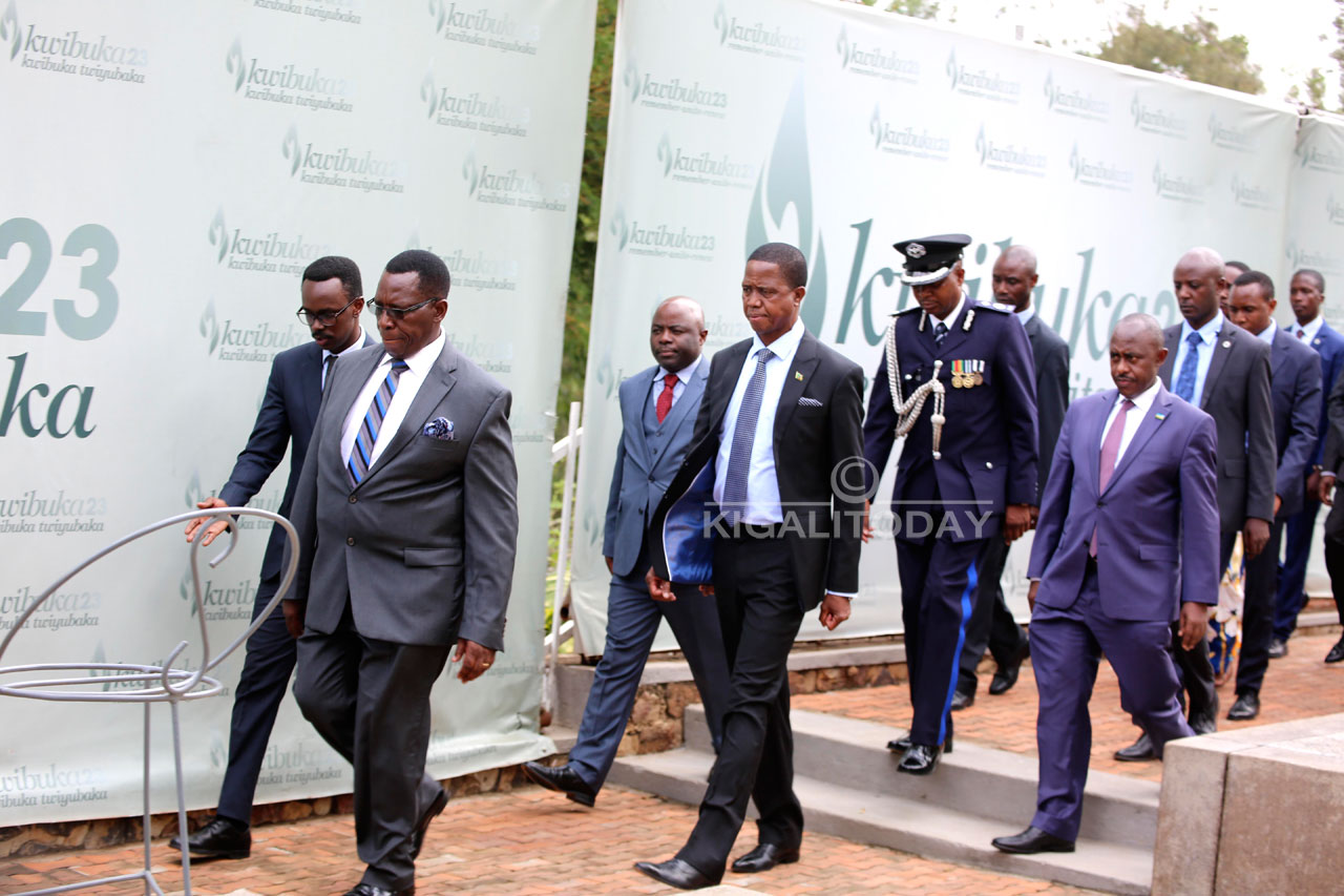 Bamuyoboye ku mva ishyinguyemo 250,000 y'abatutsi bishwe muri Jenoside 