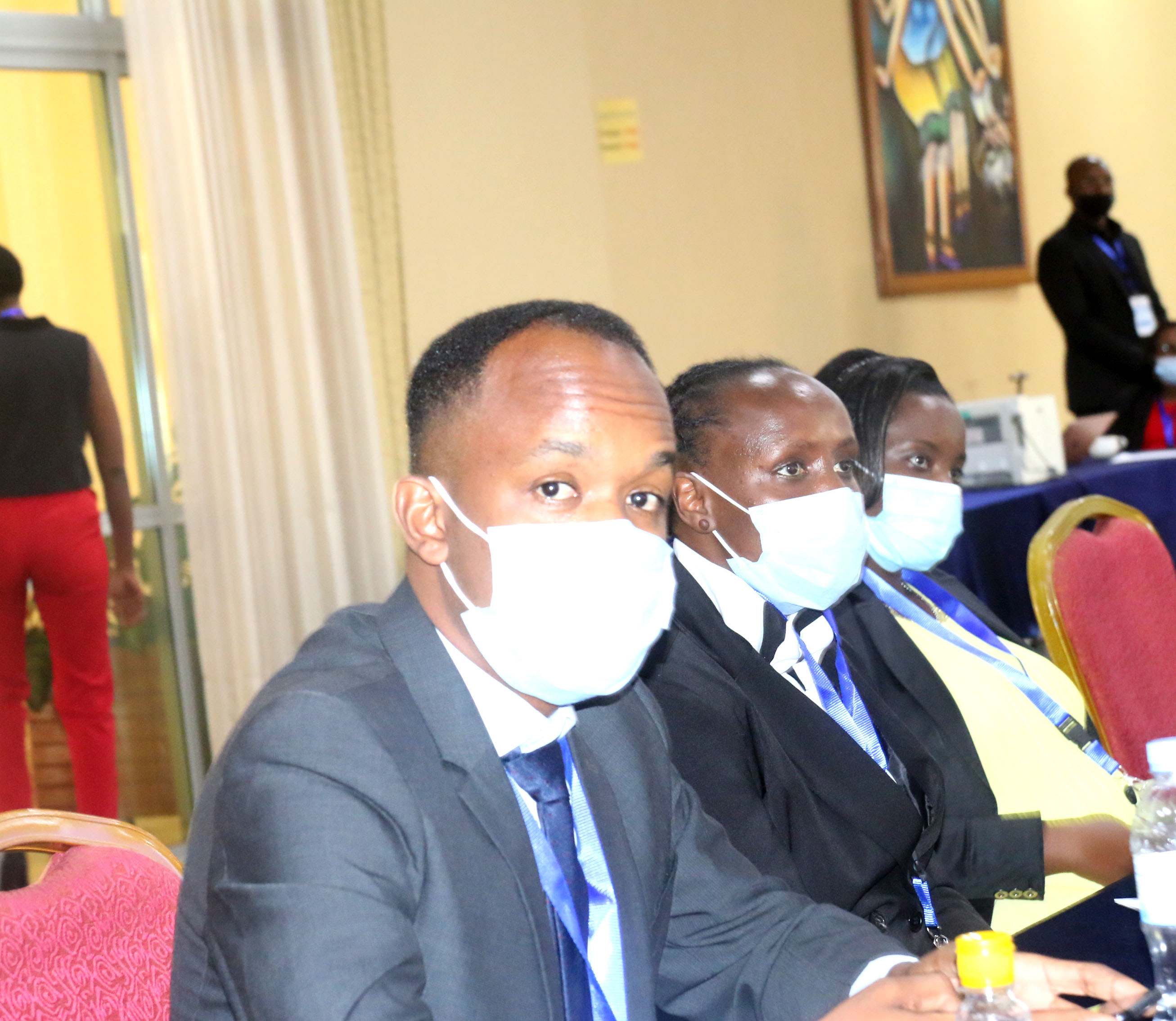 Nkusi Edmond Marie uzaba ushinzwe iterambere ry'umupira w'amaguru, yegeranye na Tumutoneshe Diane uzaba ushinzwe iterambere ry'umupira w'abagore