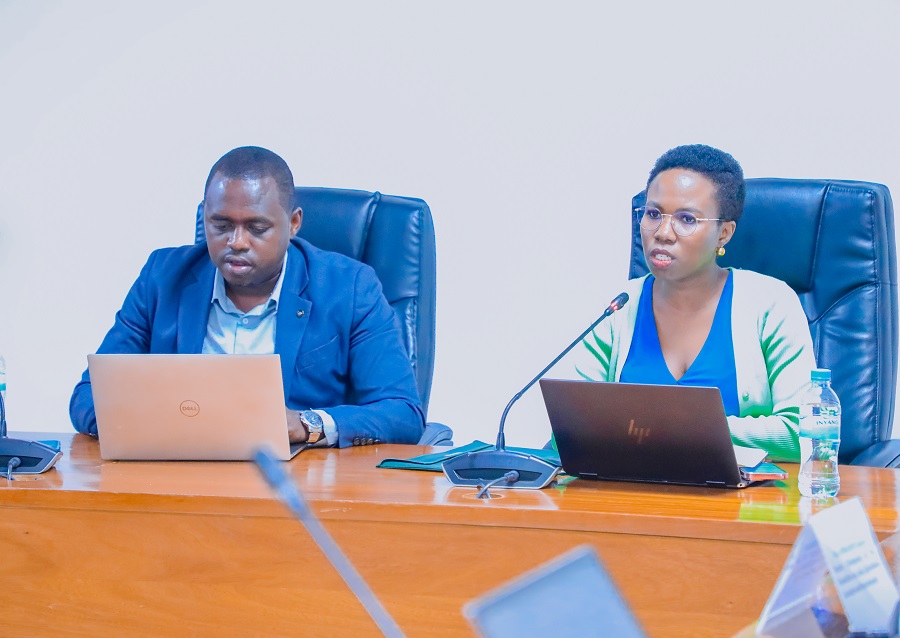 Marie Grace Nishimwe asobanurira Abadepite ibibazo bikomoka kuri 