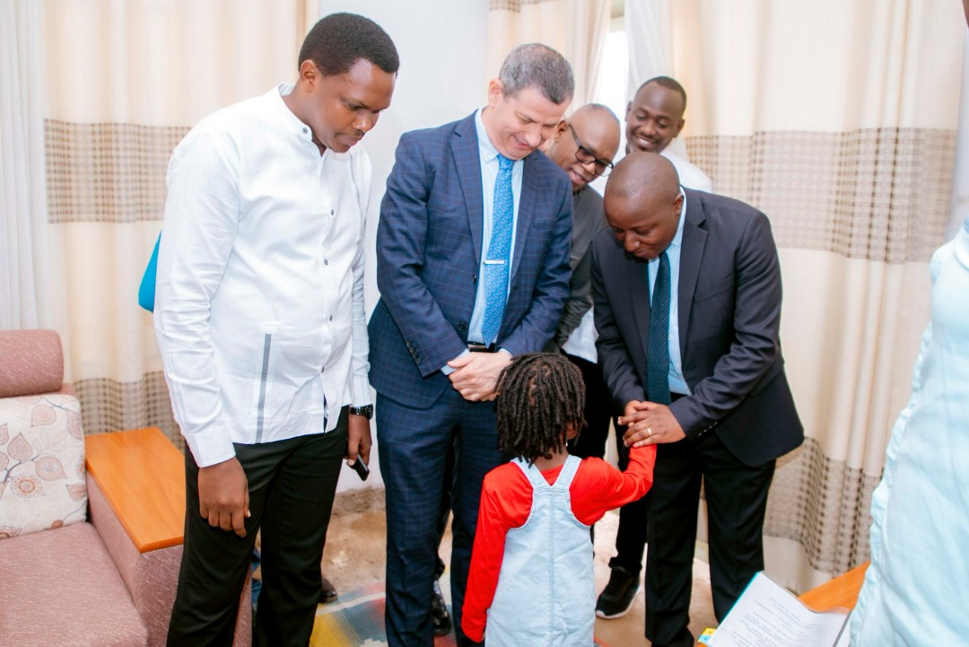 Abana bo muri uru rugo bishimiye ko bazajya babona uko basubiramo amasomo kubera umuriro w'amashanyarazi bahawe