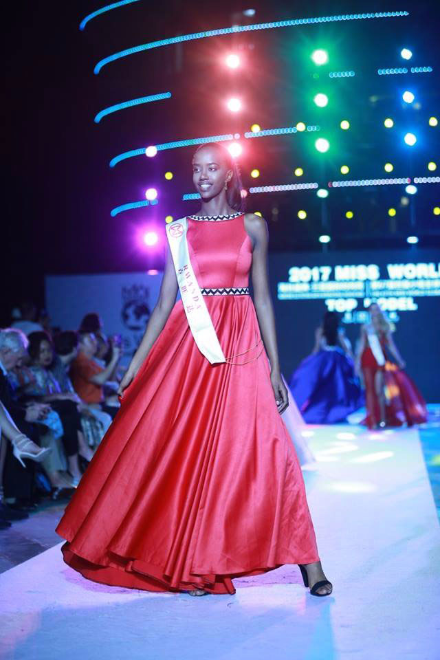 Ubwo Miss Elsa yiyerekanaga muri Miss World 