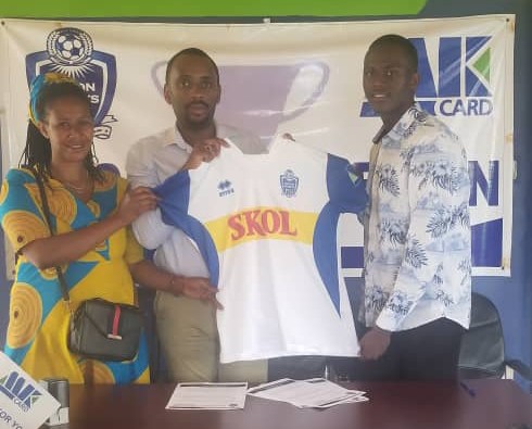 Hakizimana Adolphe utaruzuza imyaka yo gusinya amasezerano nk