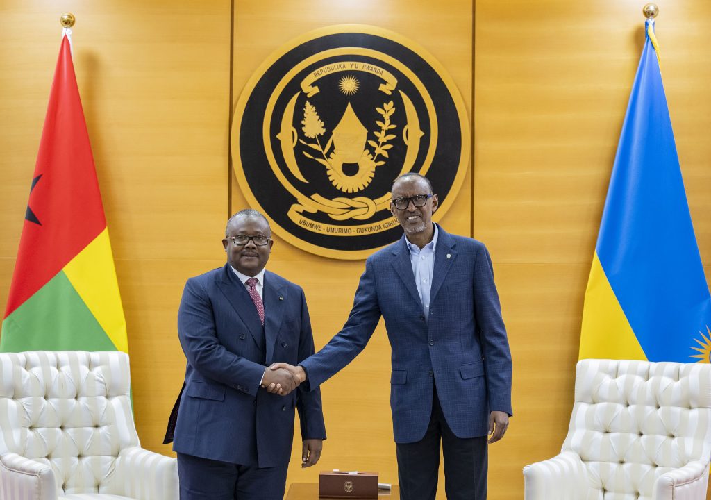 Perezida Umaro Sissoco Embaló wa Guinea-Bissau, aherutse kwambika Umudali w'Ikirenga Perezida Kagame