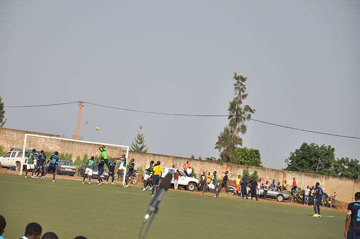 Emery Mvuyekure yakuyemo imipira myinshi.