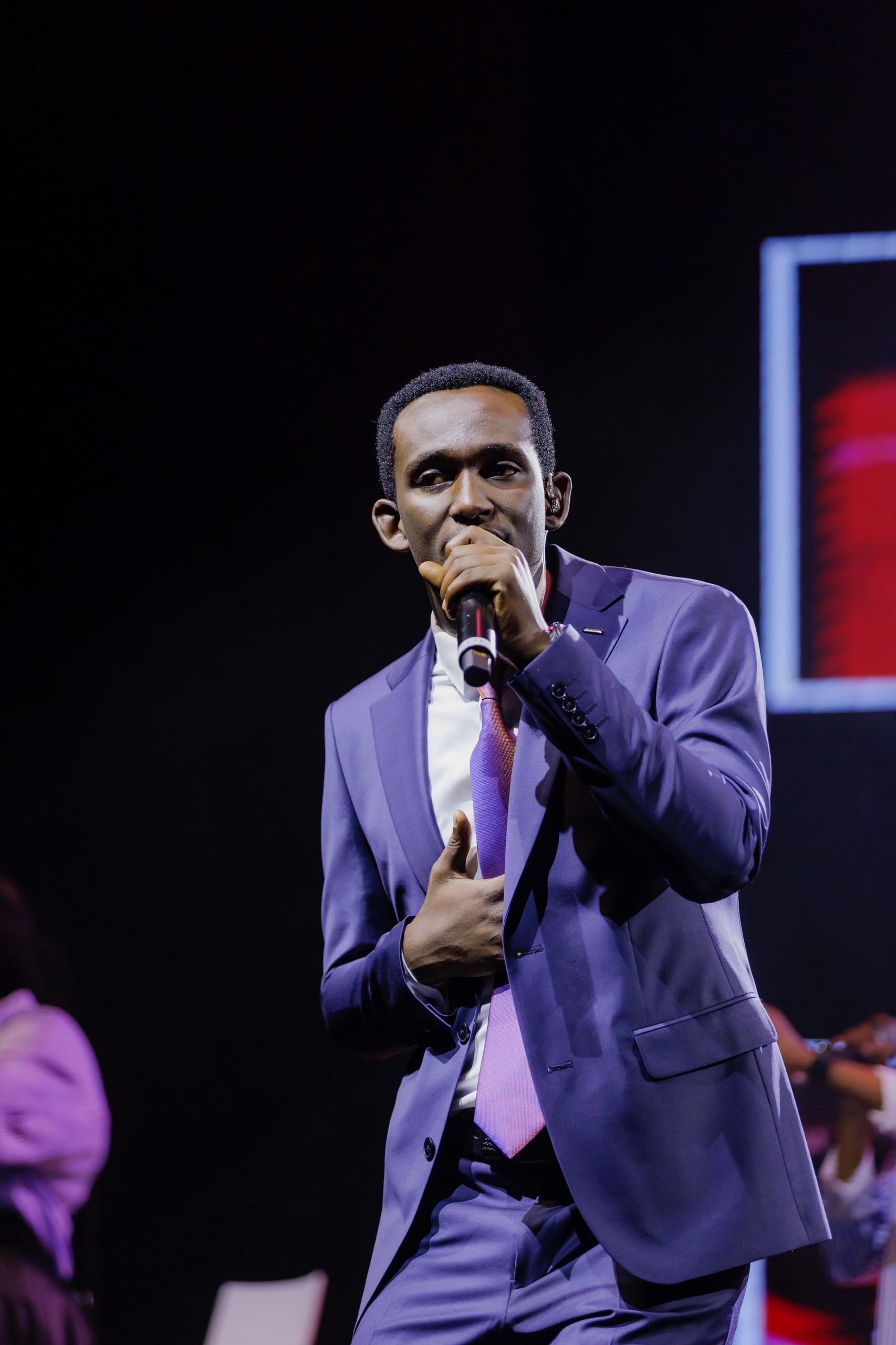 Emma Rwibutso: Umunyempano wamurikiwe mu gitaramo cya Bosco Nshuti