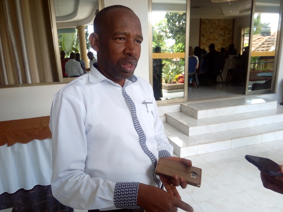 Emmnuel Ndayisaba akangurira abafite ubumuga kwiga imyuga izabafasha kubaho badasabiriza, bakiteza imbere