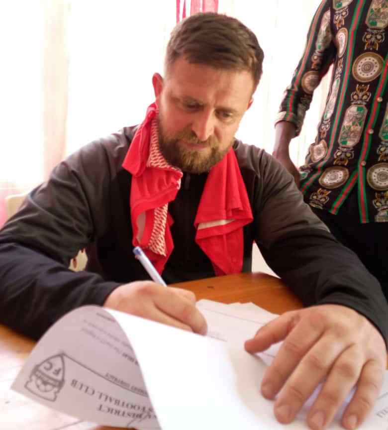 Umutoza mushya wa Etincelle FC, Calum Haun Selby, yasinye kuyitoza amezi ane