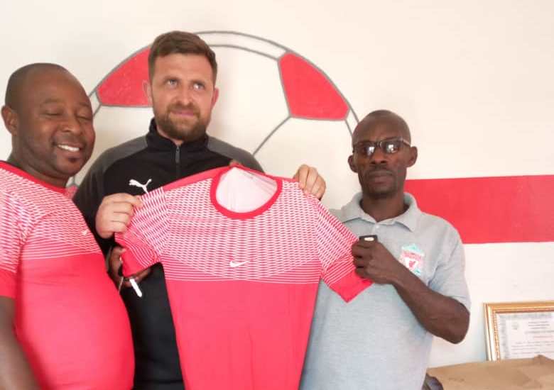 Etincelle yasinyishije umutoza mushya