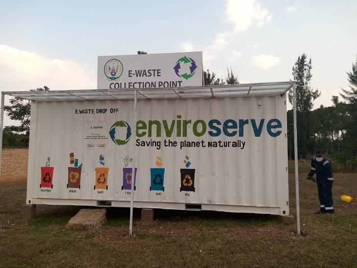 Kontineri ya Enviroserve iri mu kibuga cy