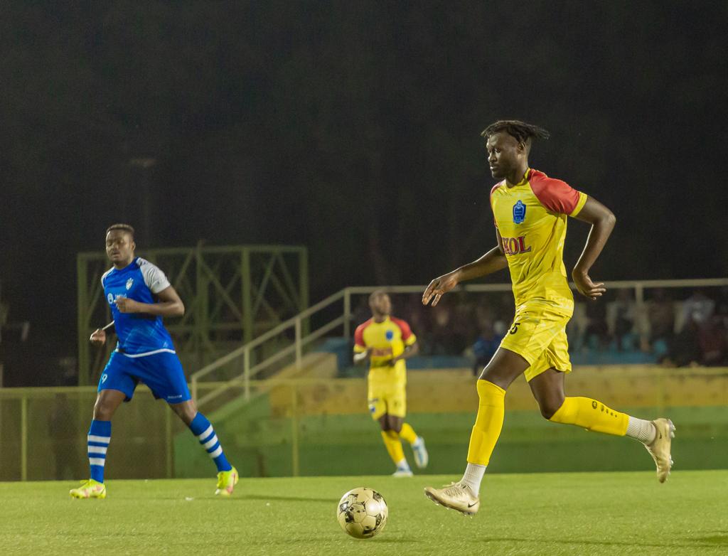 Eric Ngendahimana yari yakinnye hagati mu kibuga