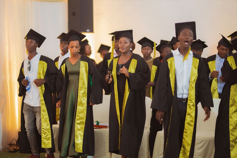 Abasaga ibihumbi bitanu bamaze kwiga imyuga muri iri shuri