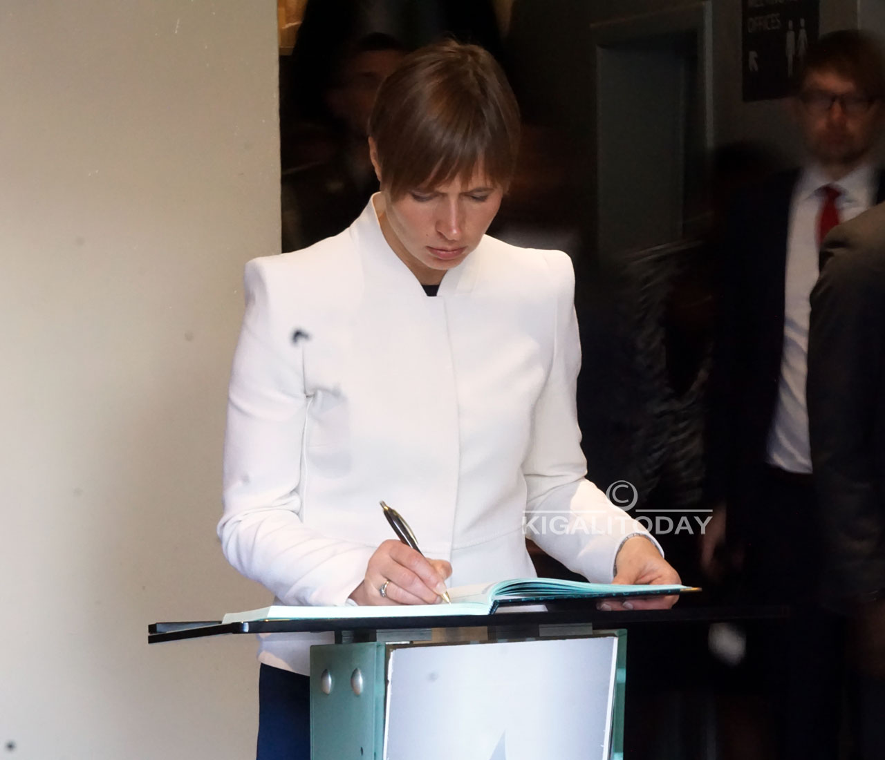 Nyuma yo gusura Urwibutso yanditse ubutumwa bwihanganisha Abanyarwanda