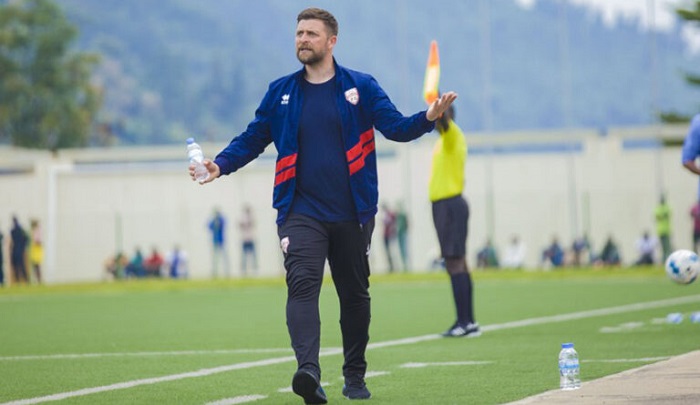 Umutoza wa Etincelles yavuze ko kutamuhemba no kudahemba abakinnyi ari byo bitumye asezera