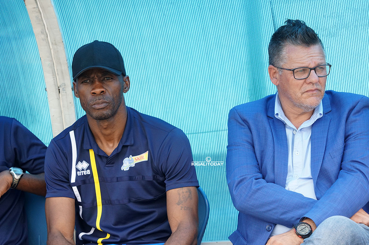 Ivan Minnaert hamwe n'umutoza we w'abanyezamu uzwi nka Nkunzingoma Ramadhan byavugwaga ko yamuhagaritse