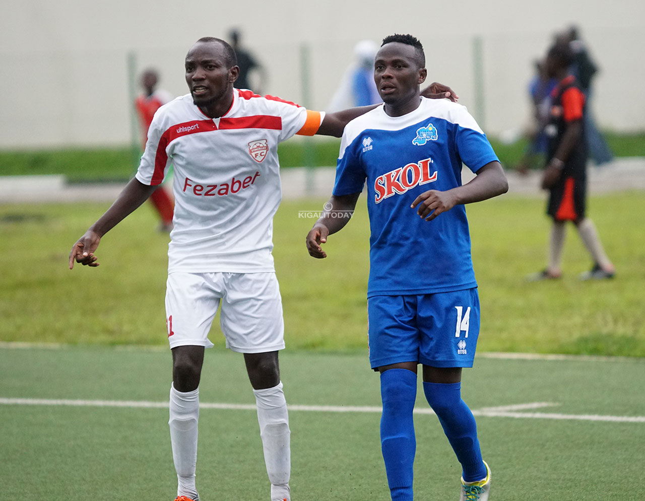 Habimana Youssuf wa Rayon Sports yari amezi agera ku munani yaravunitse, yongera gukina umukino wose aranawurangiza