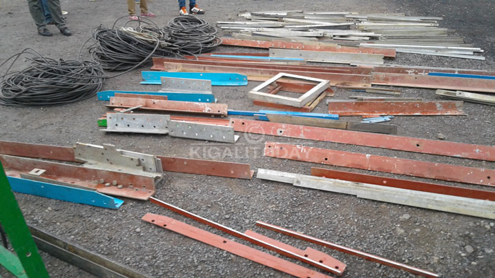 Ibyo ni bimwe mu bikoresho byibashishwa mu gukwirakwiza amashanyarazi byafatanwe abantu mu Karere ka Musanze