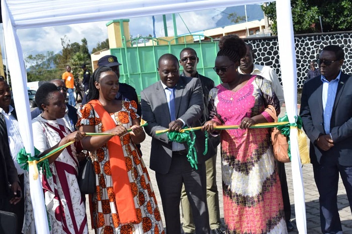 Guverineri Gatabazi afungura imurikabikorwa