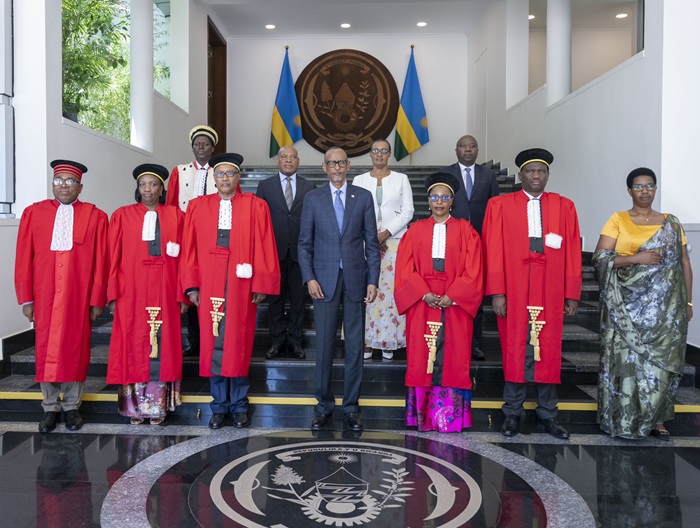 Perezida Kagame ari kumwe n'abayobozi barahiriye inshingano nshya