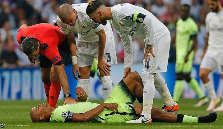 Vincent Kompany wa Man City yaje guhita avunika asimburwa na Eliaquim Mangala