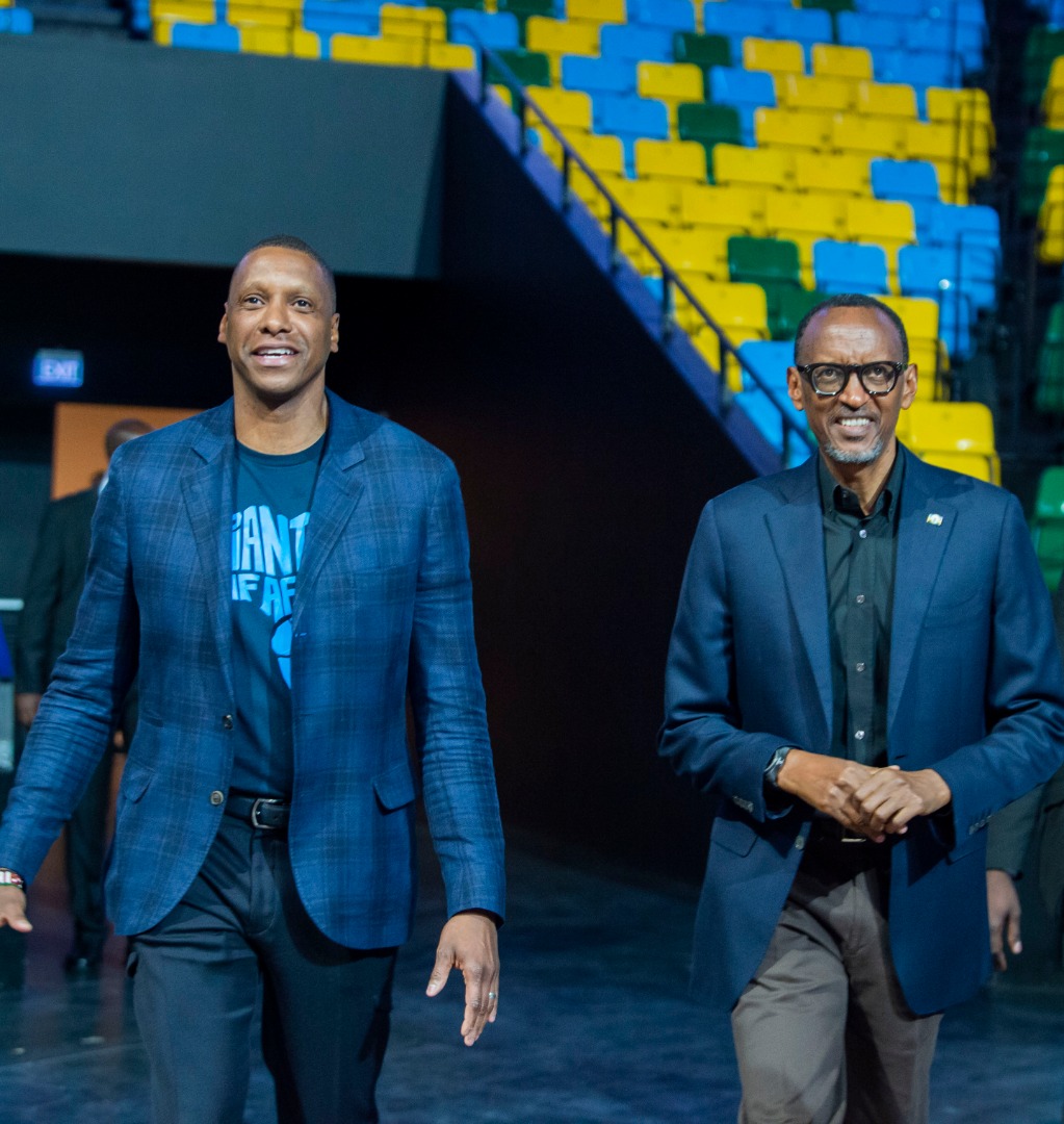 Perezida Kagame na Ujili Masai ubu barishimira ko u Rwanda rufite inyubako ijyanye n