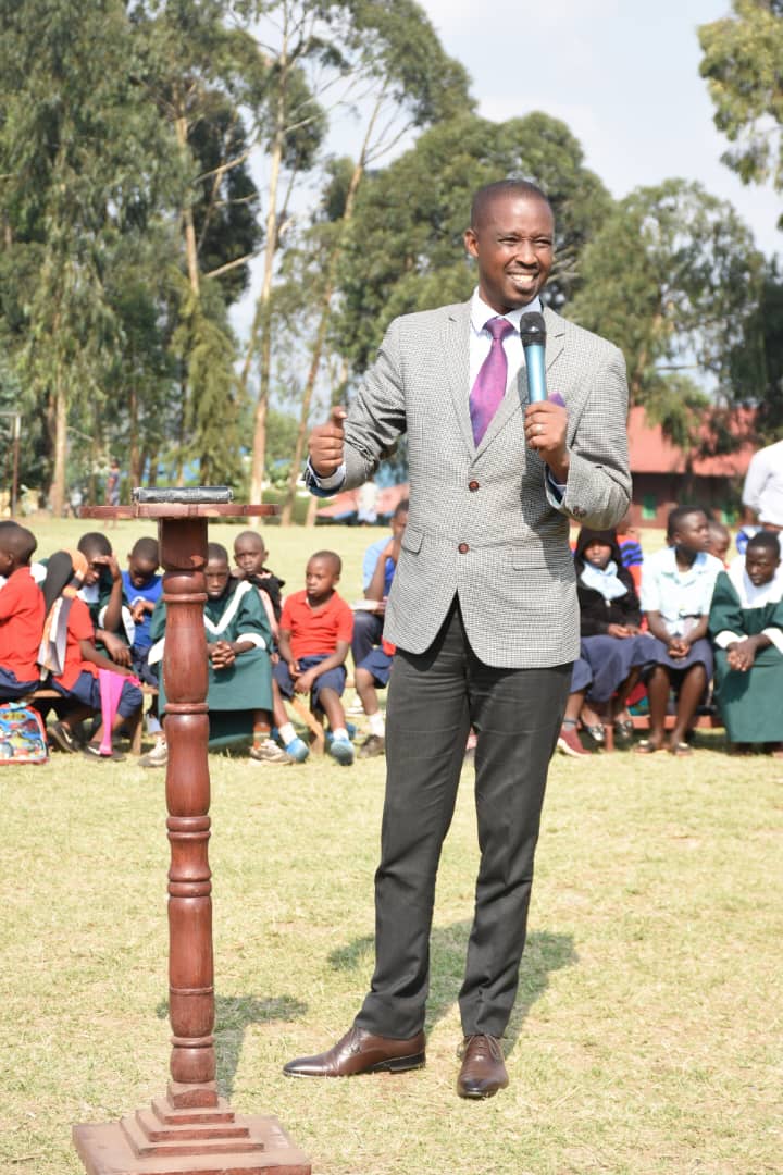 Pasiter Venuste yabasangije ubuhamya bw'ubuzima bwa kirara yanyuzemo mbere yo gukizwa