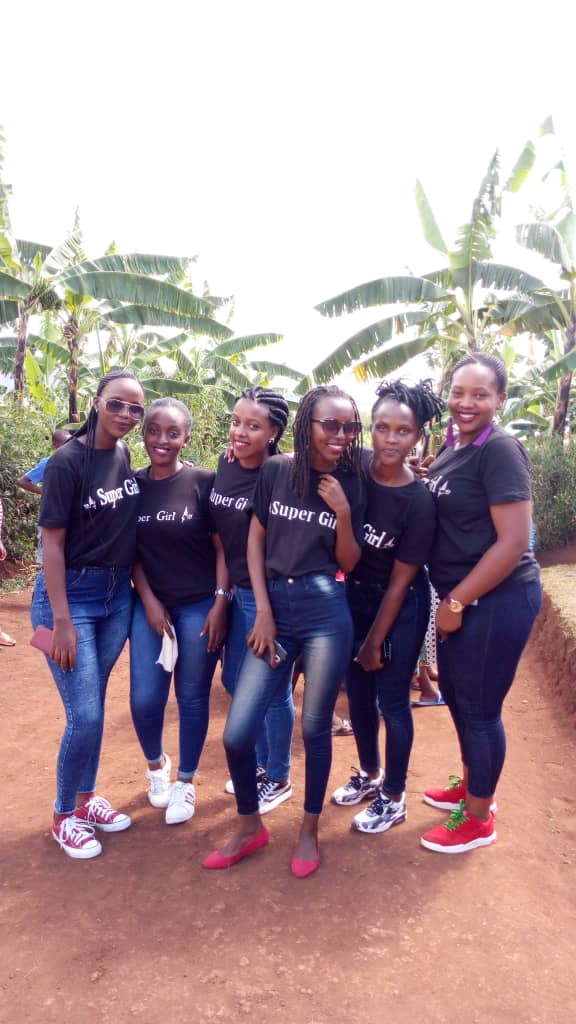 Mwizerwa Annick ubanza ibumoso avuga ko iki gikorwa kiri mu nshingano nyamukuru za Super Girls
