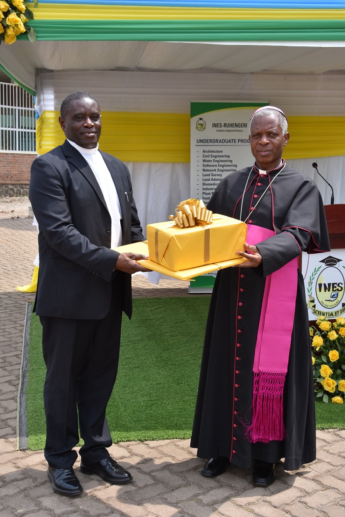 Padiri Fabien ni umwe mu Basaseridoti barindwi ba Diyosezi ya Ruhengeri bizihiza Yubile y'imyaka 25