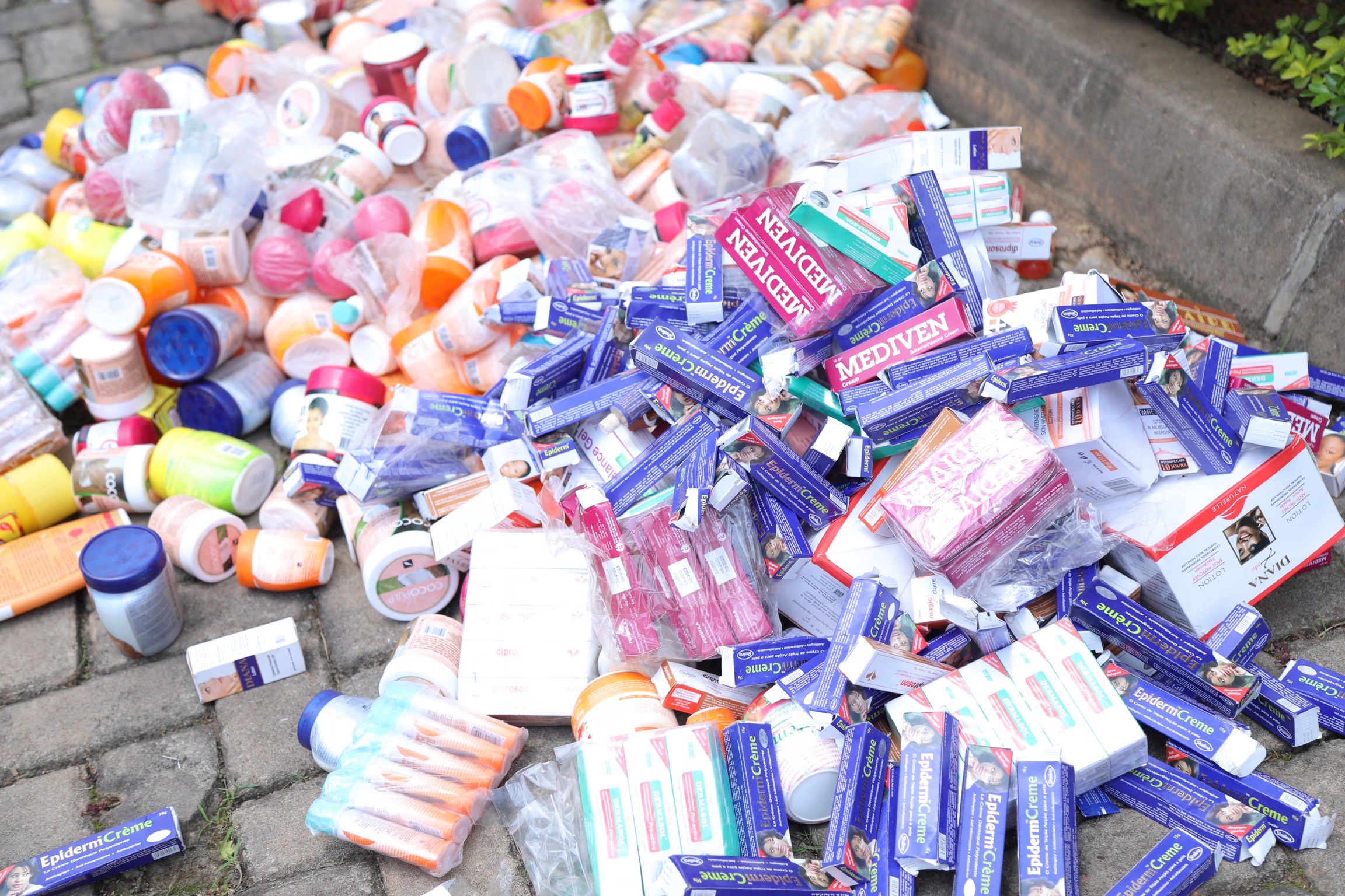 Aya mavuta ntiyemewe gucuruzwa mu Rwanda kuko yangiza uruhu