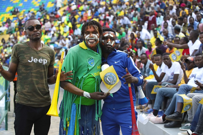 Bamwe mu bafana basanzwe ari aba Rayon Sports bari baje gushyigikira AS Kigali