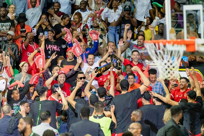 Al Ahly ishyikiriza igikombe abafana bari baje kubashyigikira