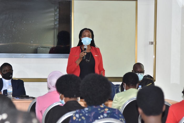 Abakobwa barihirwa na FAWE-Rwanda bahawe impanuro