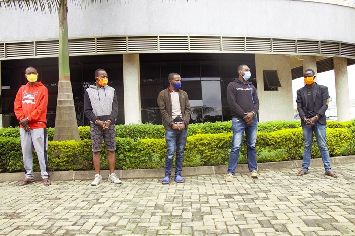 Barakekwaho gukoresha imodoka, bakazenguruka ibice binyuranye biba mu maduka